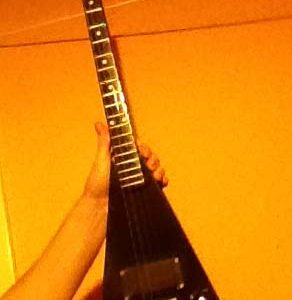 Banjolaika, elektrisk, 2016 – Banjolaika, en tenorguitar (stemt som banjo) med pickup, bygget 2016